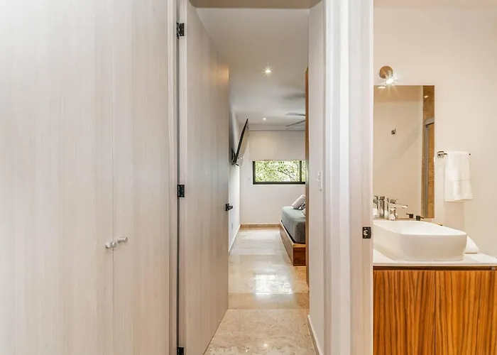 Holiday home 2 Bd With Private Balcony, Rooftop Pool, Gym