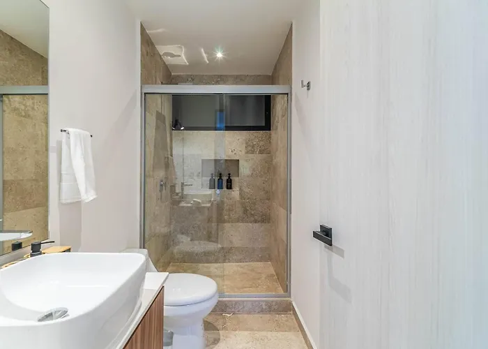 Holiday home 2 Bd With Private Balcony, Rooftop Pool, Gym *