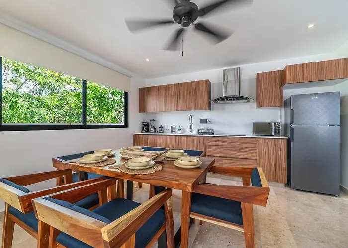 2 Bd With Private Balcony, Rooftop Pool, Gym