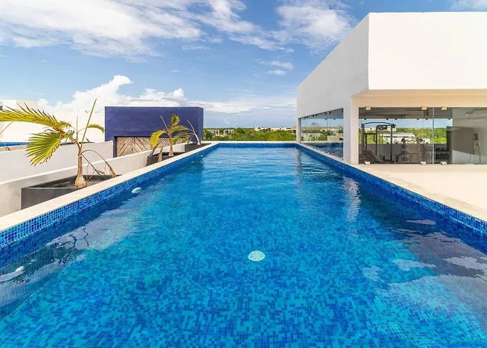 2 Bd With Private Balcony, Rooftop Pool, Gym *