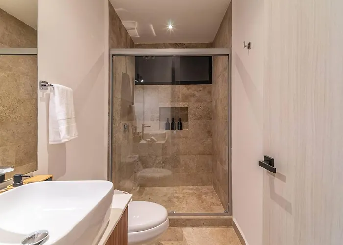 Holiday home 2 Bd With Private Balcony, Rooftop Pool, Gym *