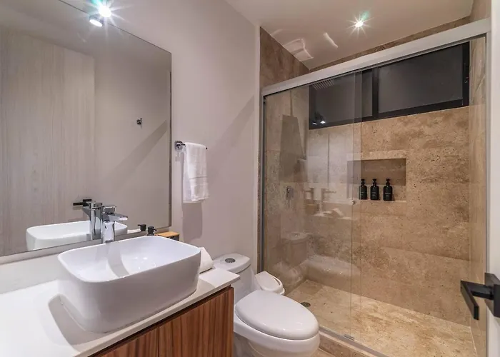 2 Bd With Private Balcony, Rooftop Pool, Gym *