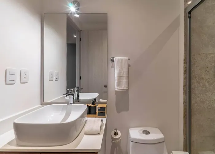 2 Bd With Private Balcony, Rooftop Pool, Gym *